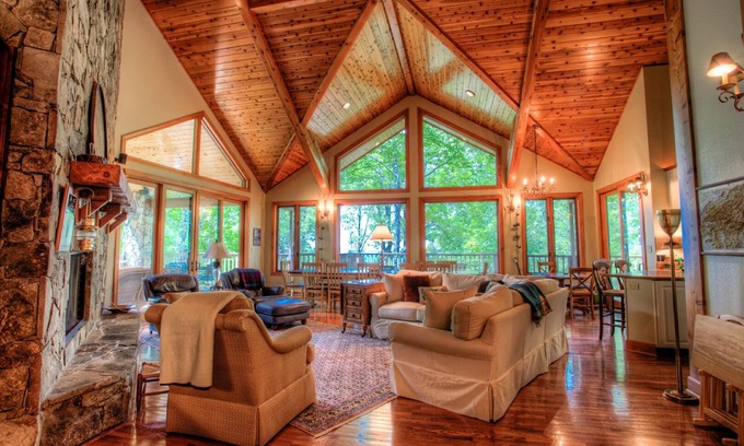 Mountain Air House | Fairway Mountain Villa | Gated Villa with Balcony, Mountain Views and Hot Tub