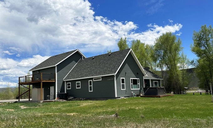 Gunnison House | Fairway Retreat Apartment - On the Golf Course