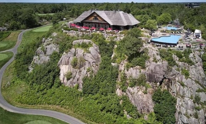 Gravenhurst House | Fairway Retreat At Muskoka Bay Resort | Sleeps 8