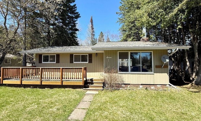 Falcon Lake Cabin | "Fairway to Heaven' – Walk to Golf, Beach, Lake, Bar & More!