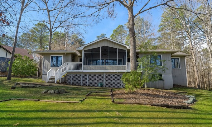Hot Springs Village House | Fairway Views, Screened Porch and BBQ in Hot Springs Village Gated Community! Golfers’ Dream Escape