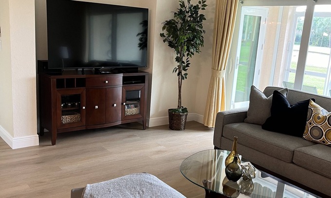 Central Naples Condo | Fairways at Emerald Greens - Very Nice and Spacious 2BR Condo! Central Location