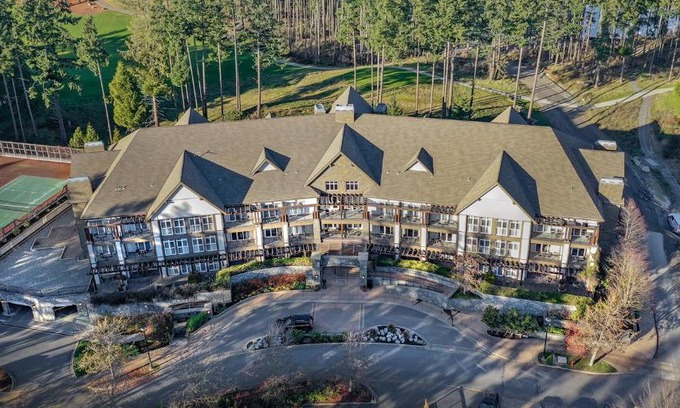 Bear Mountain Resort Hotel | Fairways Hotel on the Mountain