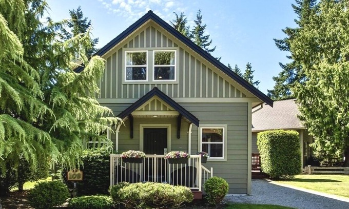 Regional District of Nanaimo Cottage | Fairwinds Cottage - Vancouver Island Getaway