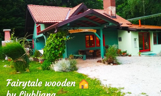 Grosuplje House | Fairytale wooden house by Ljubljana with 5 G Internet and Jakuzzi