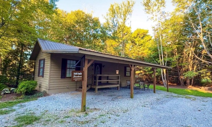 Mentone Other | Faith Family Farmhouse | Guest Cottage | Farm | Fire Pit | WiFi | Dog Friendly