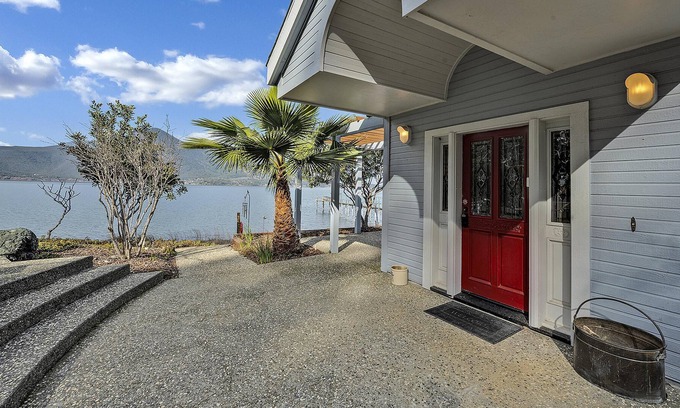 Clearlake House | Falcon Haven- Waterfront Home
