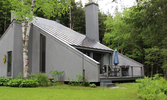 West Woodstock Ski Chalet | Falcon House: VT Modern Chalet w/Sauna on 25 Acres - Hike - Bike to Village