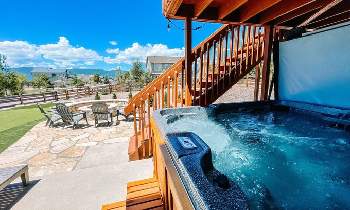 Colorado Springs House | ✶Falcon's Nest✶hot tub/games/mins to USAFA &hiking