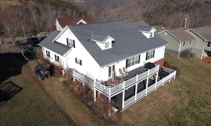 La Follette House | Falcons Crest @ Sugar Hollow (Huge home with Covered Slip and Reserved Parking)