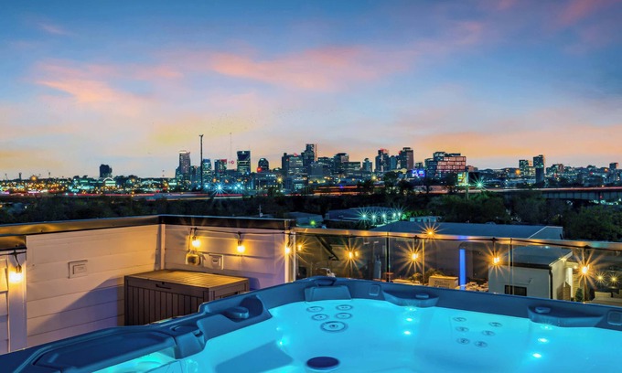 Katie Hill Neighborhood House | Fall 2 hot tubs, dual rooftops, karaoke lounges near Broadway & Nissan Stadium