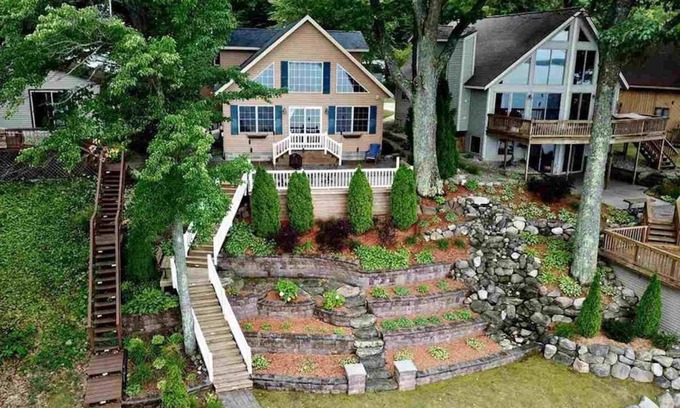 Lake City House | FALL 2023 DATES OPEN!nLuxury beach resort home on beautiful Lake Missaukee
