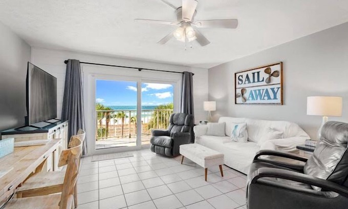 Panama City Beach Condo | 🏝Fall Break THE SUMMIT 3rd FLOOR🏝 BEACH CHAIRS INCLUDED! Beach Front Fun - PCB