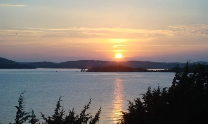 Hollister Condo | Fall Dates open! Luxury Lakefront Condo! 2 King Beds/2 New Baths, What A View!