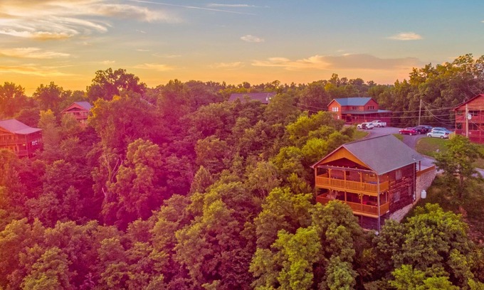 Sevierville Cabin | Fall DEAL! Hillside Mountain Views & Hot Tub!