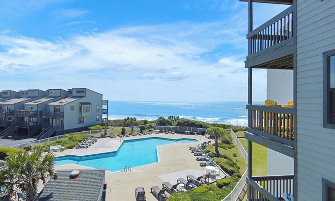 Sneads Ferry Condo | Fall Discount Ocean Front 2 bedroom
