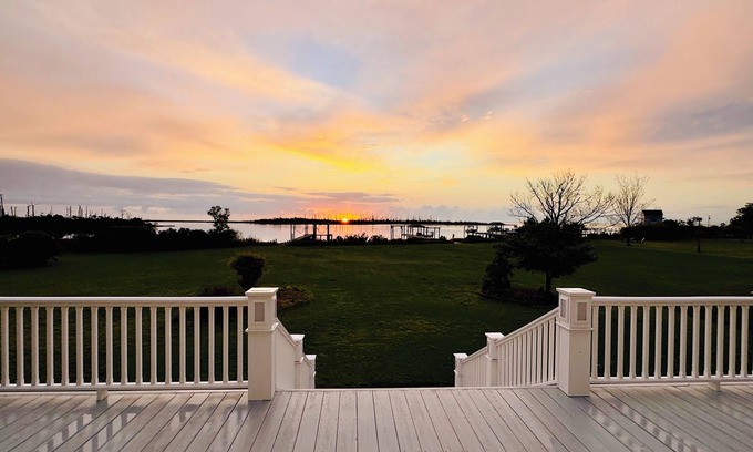 Marshallberg House | ~FALL Discounted Rates! Sound Front Home with Private Dock~