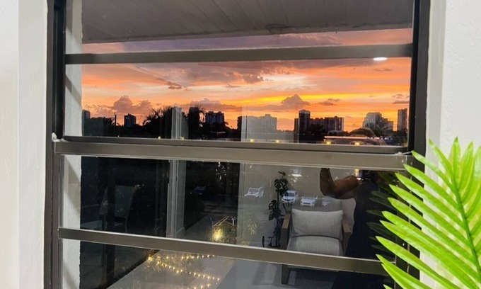 Park Shore Condo | Fall Discounts Naples Park Shore Resort Penthouse Hog Fish Harry’s
