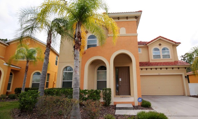 Bellavida House | Fall Escape | Near Disney & Epic Universe