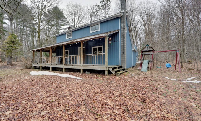 Remsen Cabin | Fall Festival Retreat: Cabin w/Deck & Yard!