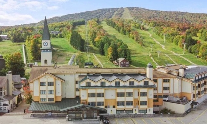 Stratton Mountain Condo | Fall Foliage 🍁 Special 🍁Stratton Slopeside Condo at The Landmark!