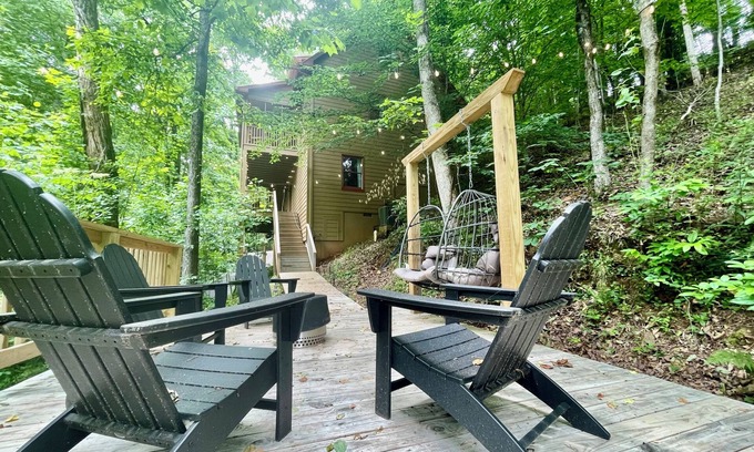 Dahlonega Cabin | Fall Fun- Hot Tub - Wineries - Fire pit - Autumn Views