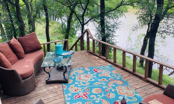 Graham Cabin | Fall is here! Book your Brazos getaway soon and enjoy the peace of autumn.