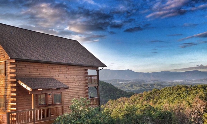 Gatlinburg - Pigeon Forge Cabin | Fall openings! MAJESTIC MTN views! 2BR2BA 12 min to PWY Hot Tub GAME ROOM!