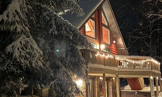 Lake Harmony Estates House | Fall rates updated! 7 bedrms, 2 king Beds, firepit, game rm, hot tub!