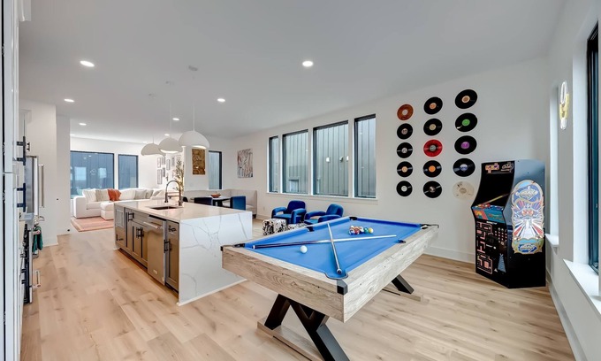 Hurwood Heights House | Fall rooftop hot tub, game zone, outdoor sauna near Geodis Park