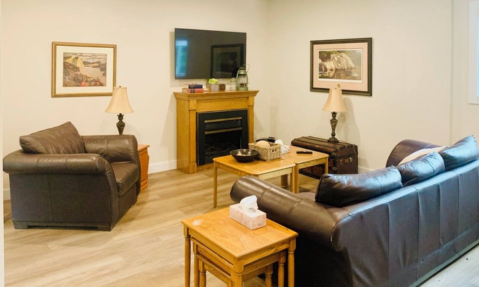 Burk's Falls House | Fall’s View Legacy | Sleep 22+