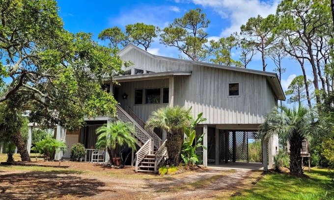 East End House | FALL SAVINGS! Secluded Bayfront Retreat, East End, Private Dock, Kayaks