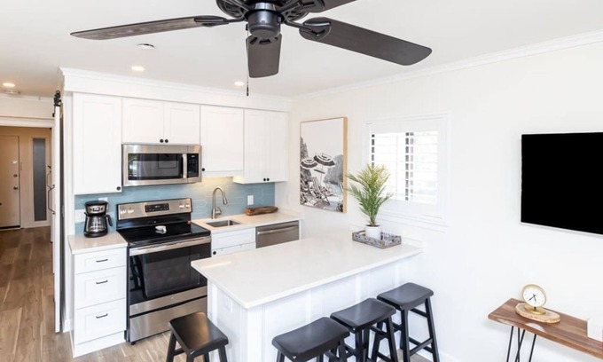Folly Field Condo | Fall Specials! Modern, Renovated Oceanview Condo on the Beach!
