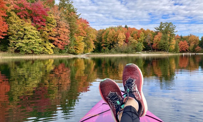 Northeast Michigan Cabin | Fall Vibes! Kayaks, Campfires, S'mores & More! KING BED.