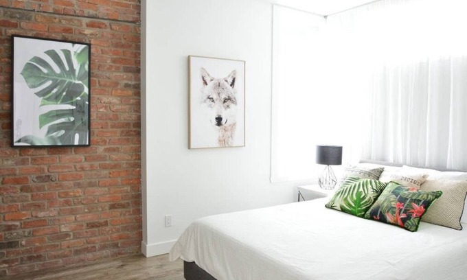 Plateau Mont Royal Apartment | FALL & WINTER SPECIAL! Huge Ground Floor apt with Courtyard - 5 bed + 6 bath