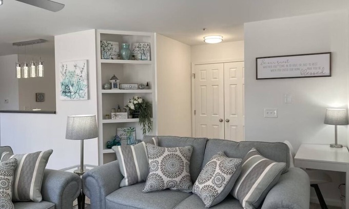 High Point Condo | Fall/Winter Special Rates - HOME AWAY FROM HOME n2 Miles from HPU & Fnt Market