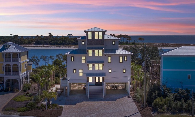 Indian Pass House | Fall/Winter Specials! New Luxury Beachfront Home w/Large Private Pool & Spa!