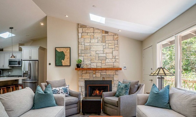 Del Monte Forest House | Fallen Oak - Pebble Beach House - Peace in the Forest