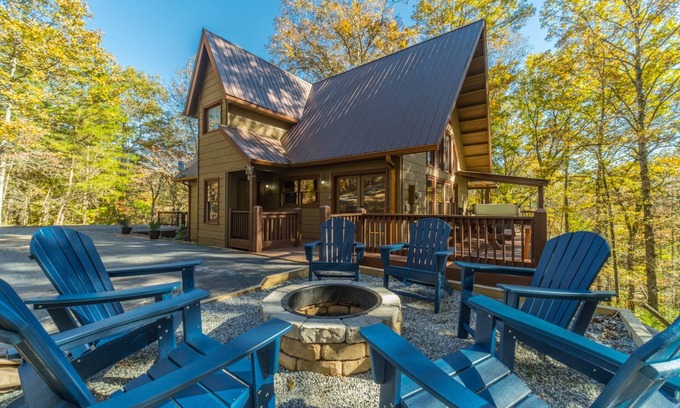 Cleveland Cabin | FALLING LEAF LODGE | LUXURY SECLUDED LOG CABIN | HOT TUB | POOL TABLE | SAUNA