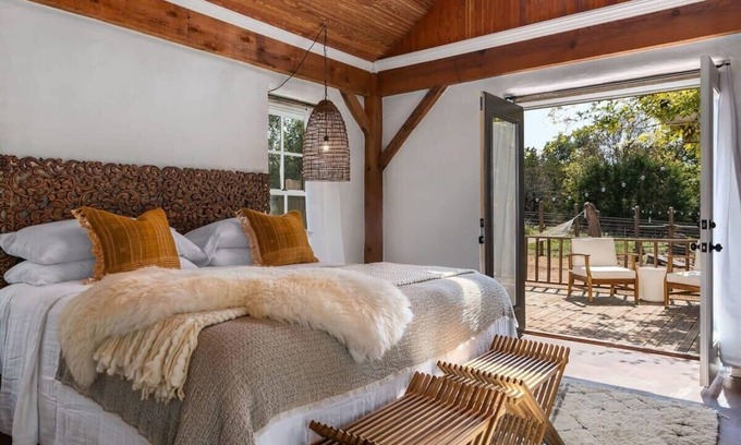 Fredericksburg Cottage | Falling Star, Hot tub, Pet Friendly, Sleeps 2!