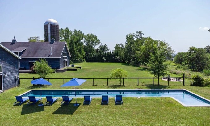 Stuyvesant House | Falls Road - Stunning Views in a Restored Barn