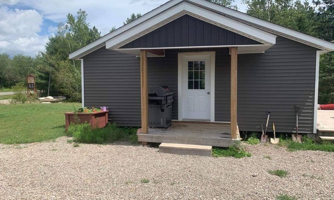 Weslemkoon Cottage | Fallsview Escape