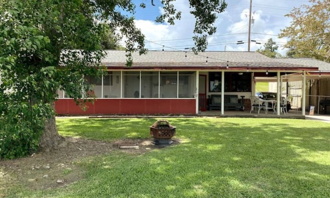 New Roads Cottage | False River fishing camp PARTY BARGES AVAILABLE ON REQUEST