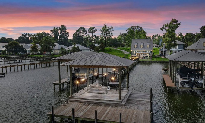 Ventress House | False River Waterfront - Pets - Fire Pit - Porch