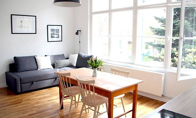 Tempelhof Apartment | Family-friendly 2-room apartment with bath, living room and open kitchen