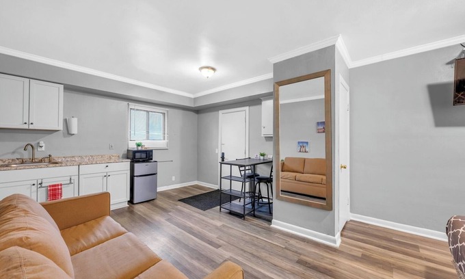 Riverview Apartment | Family-Friendly Room for 4 – High-Speed Wi-Fi !