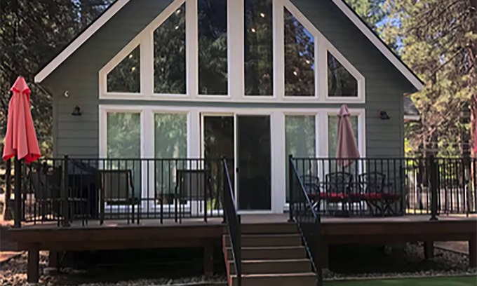 Lake Almanor Country Club House | Family lake house steps from Rec 1
