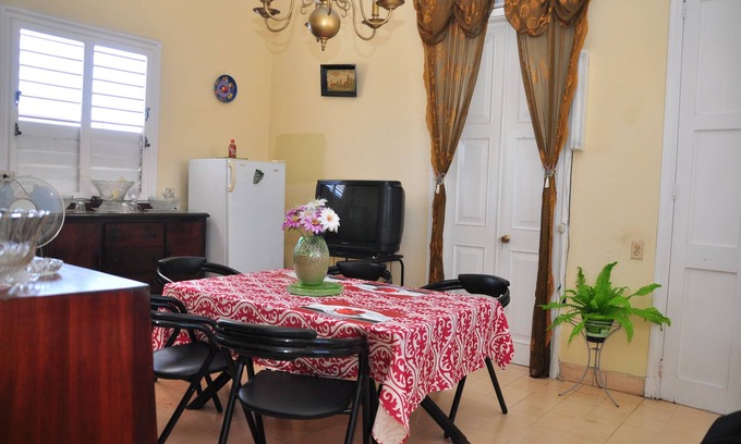 Cienfuegos House | Familia Cienfueguera