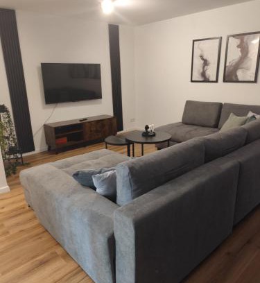 Damm Apartment | Familienfreundliche DGW in ruhiger Lage für 4 Personen - Waschtrockner, Arbeitsplatz, Balkon und Gartennutzung