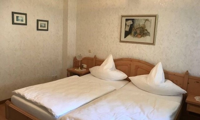 Bilstein Apartment | Familienzimmer mit 2 Zimmern, Bad/dusche und Extra WC Max. 4 Personen